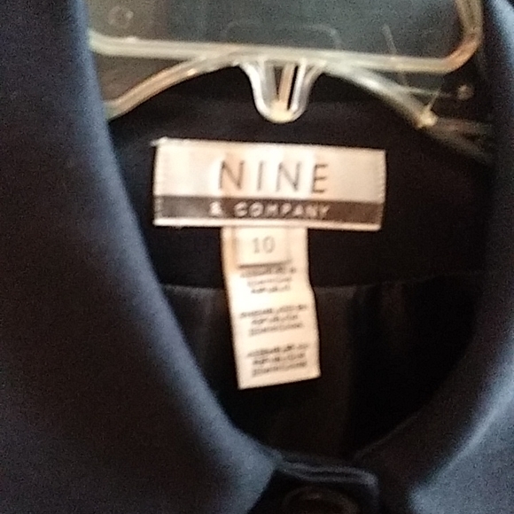 Nine & Company 2-pc Blue Pant Suit. Size 10. Slim legs. Shoulder Pads. Fancy - Picture 2 of 4